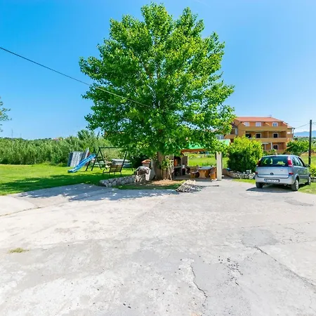 Antun M Apartamento Lopar