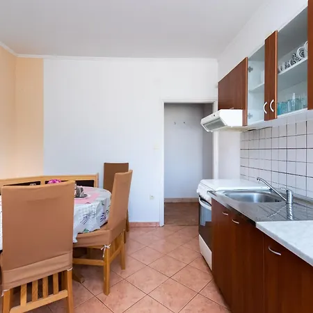 Antun M *